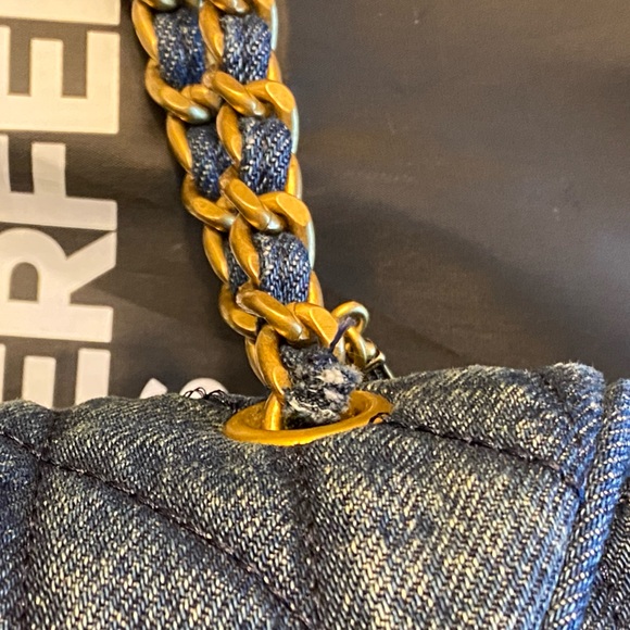 KARL LAGERFELD PARIS
Agyness Shoulder Bag - Picture 6 of 10